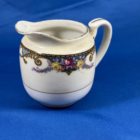 Japanese creamer (1/2)