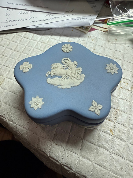 Wedgewood dish (1/2)