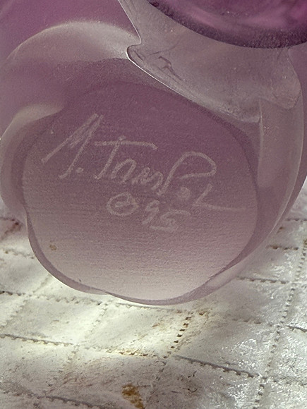 Decorative perfume bottle (2/2)