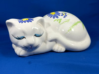 Price Products White Porcelain cat (1/2)